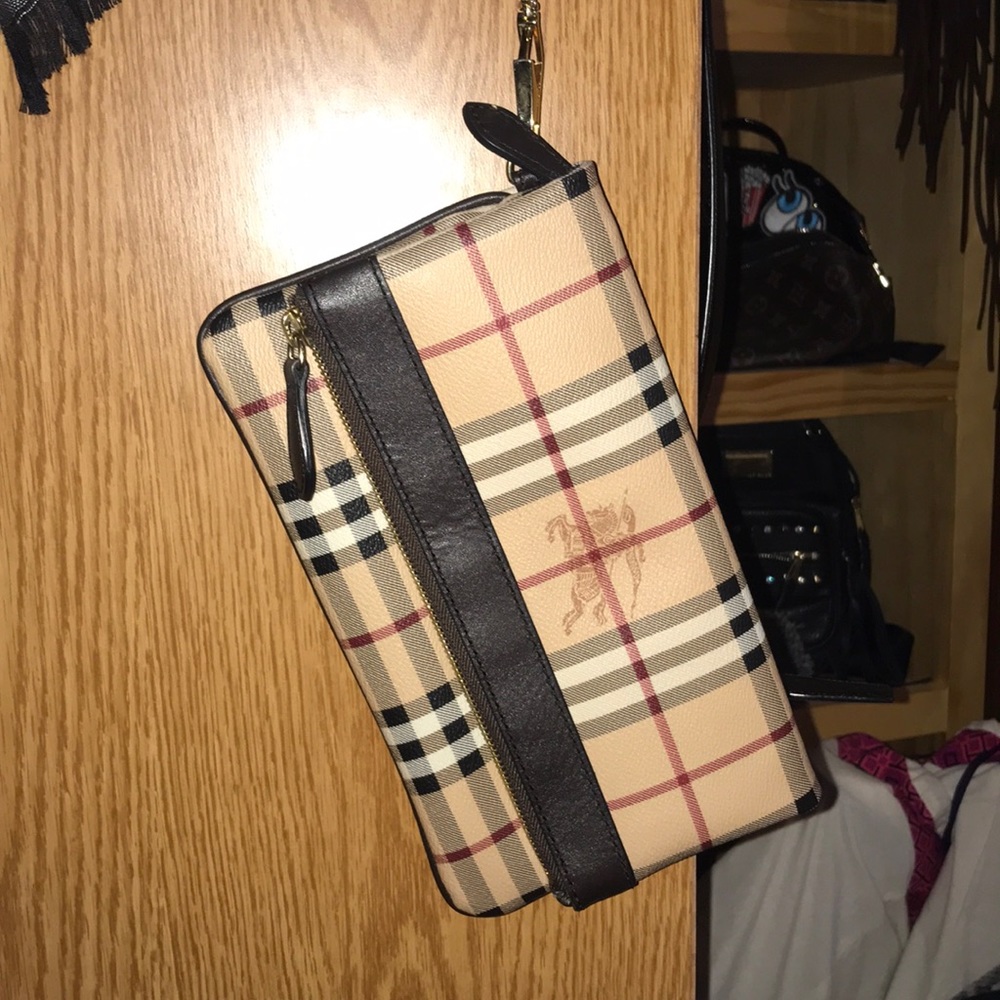 Burberry clutch